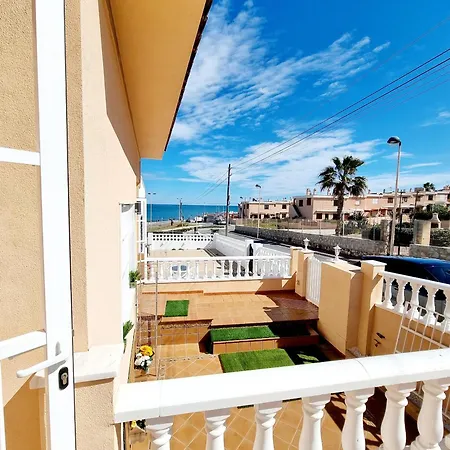 Beachfront In La Mata, 別荘 *
