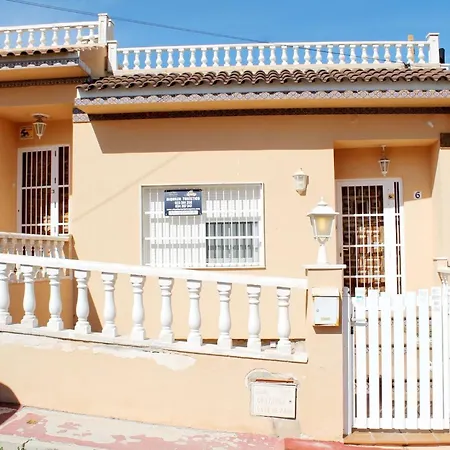 Beachfront In La Mata, 別荘 *
